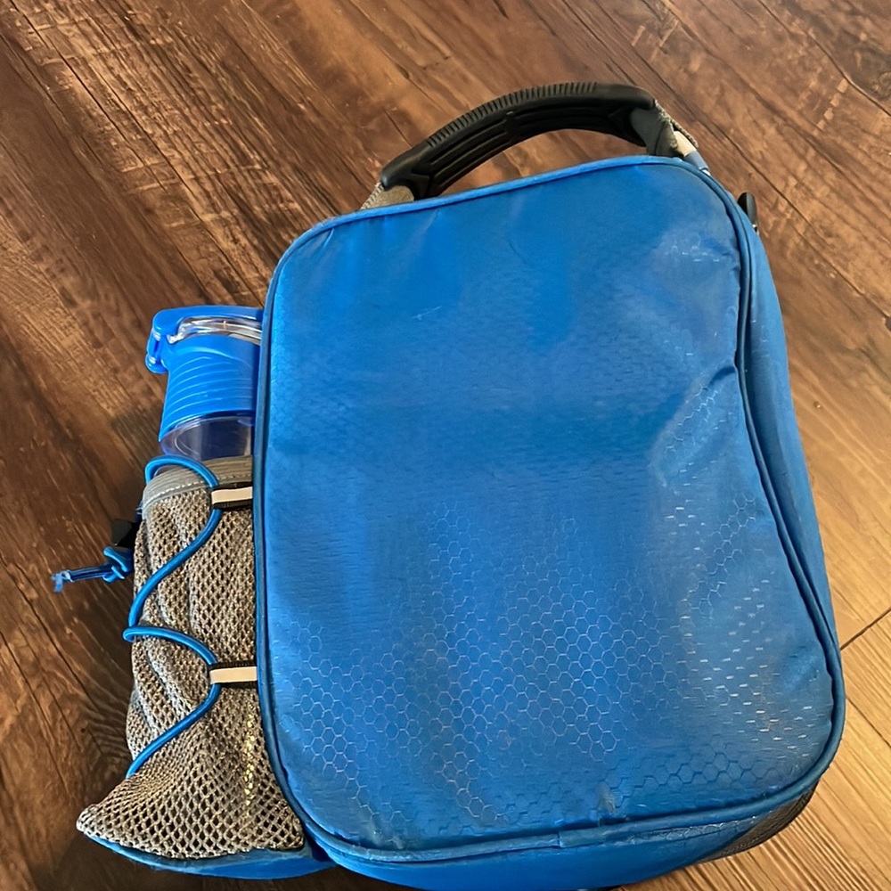 Lunchbox - Picture 2 of 5